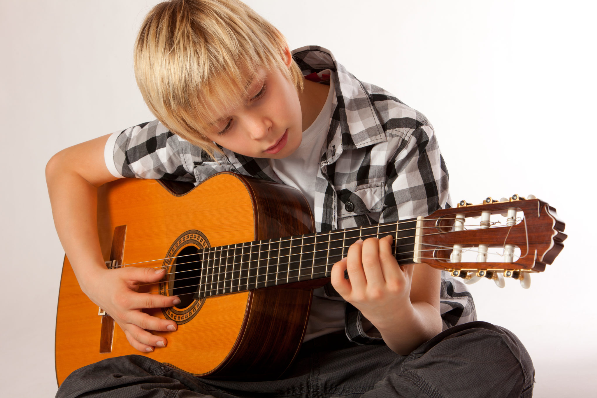 You are currently viewing Nauka gry na instrumentach: gitara, pianino, skrzypce, keyboard – wiek 7-15 lat